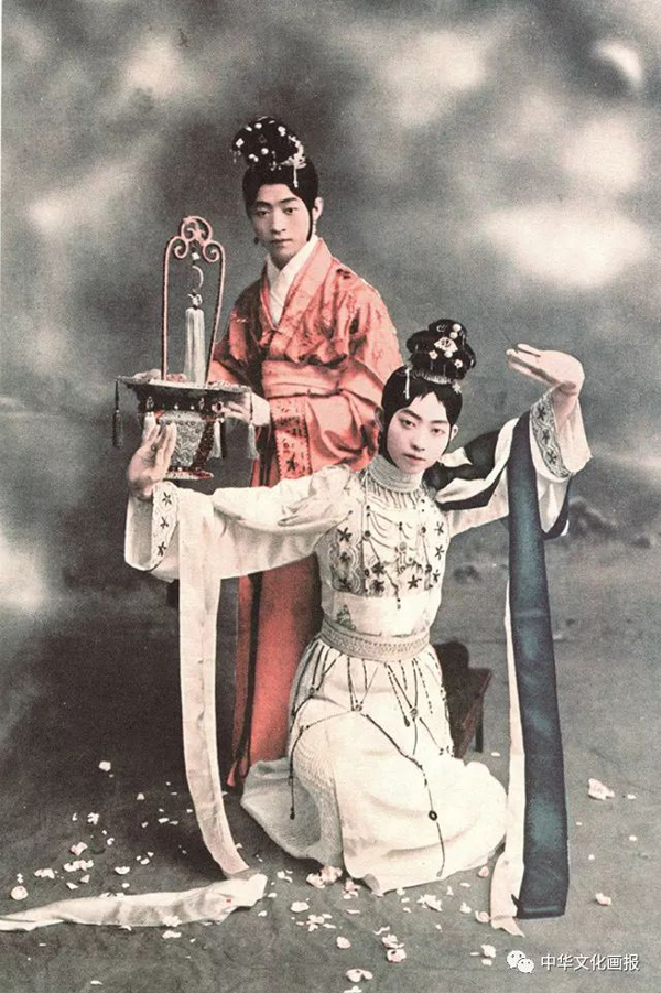 齐如山编剧《天女散花》梅兰芳饰天女,姚玉芙饰花奴.jpg